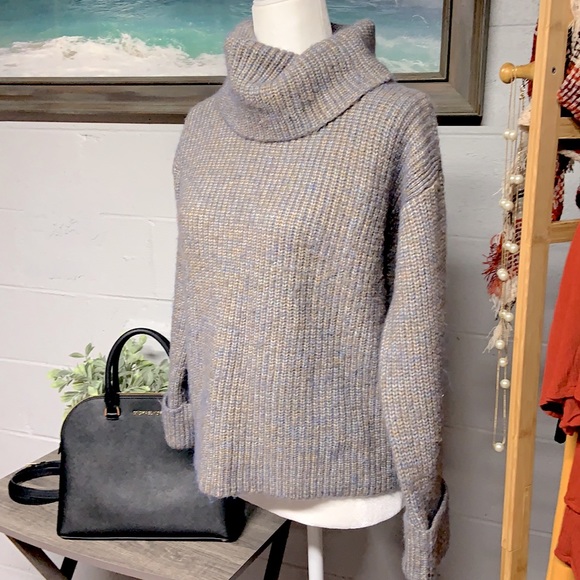 Ann Taylor Sweaters - Gorgeous Ann Taylor Sweater Size S